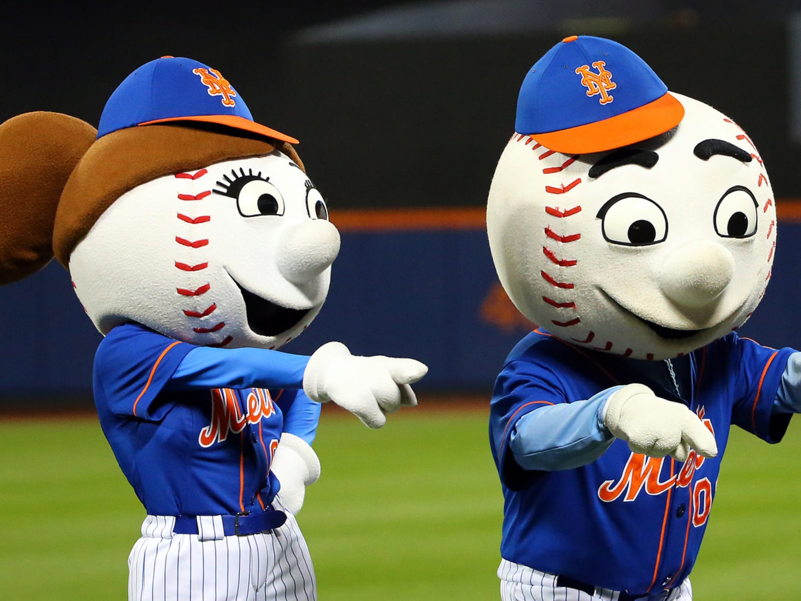 Mets Apologize After Their Mascot Is Caught on Video Flipping Off Fans