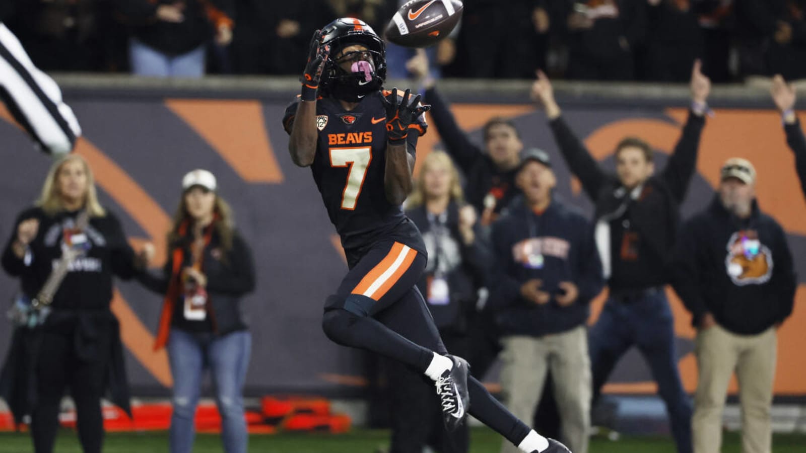 Oregon State Standout WR Silas Bolden Commits to Texas
