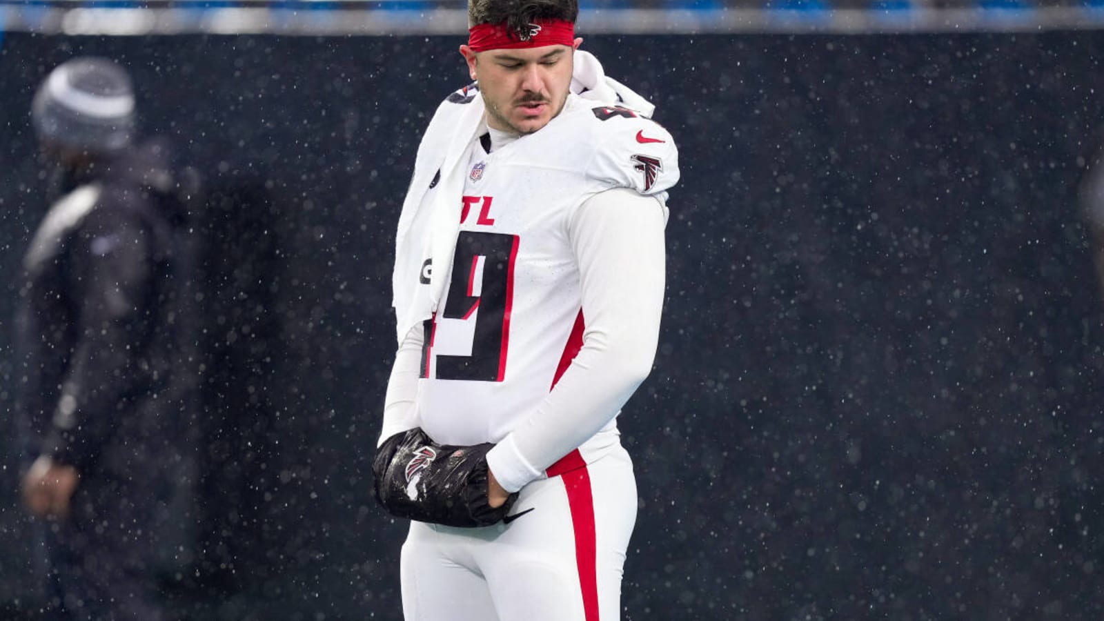 Falcons Re-Sign Long Snapper Liam McCullough