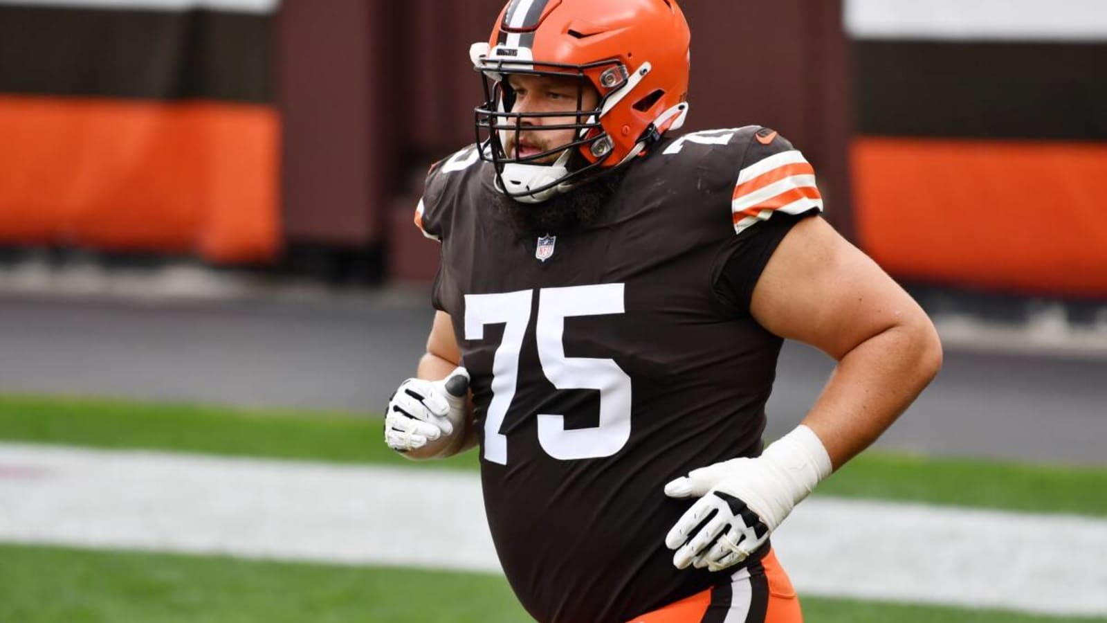 Joel Bitonio Considered "Day-to-Day" For Browns Following Win Over Bears