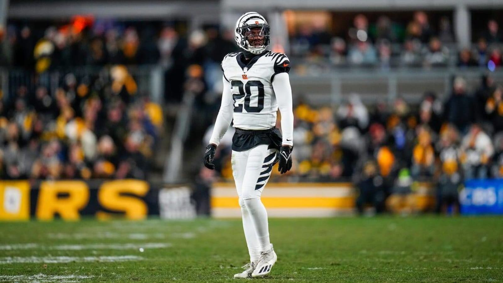 Cornerback Eli Apple signs with Miami Dolphins after Jalen Ramsey surgery