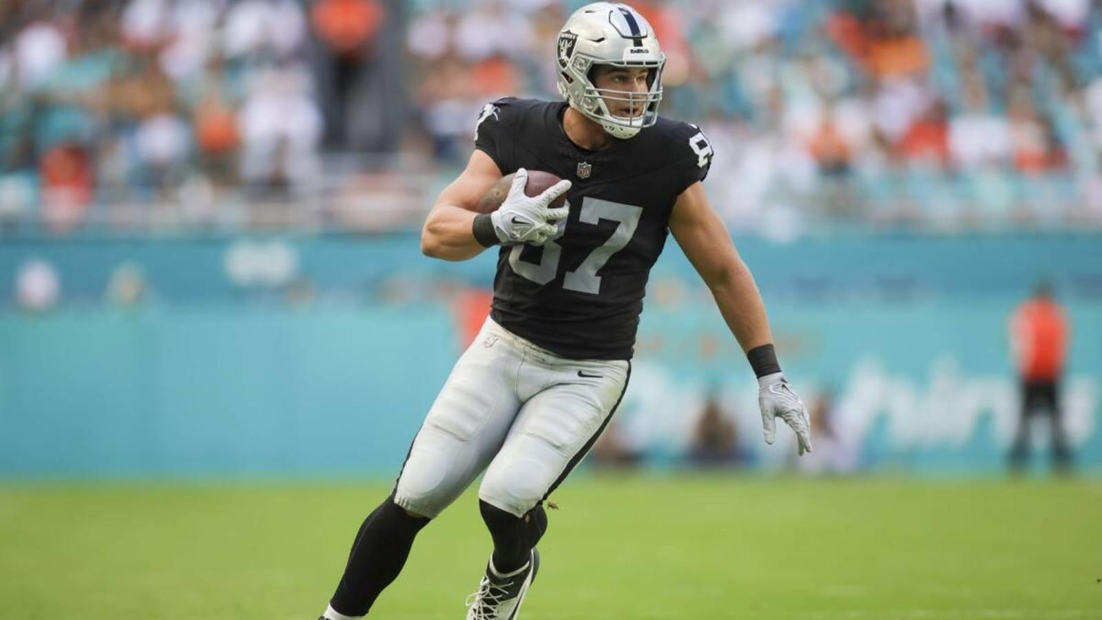 Raiders&#39; Mayer Out for Sunday, Jacobs Doubtful