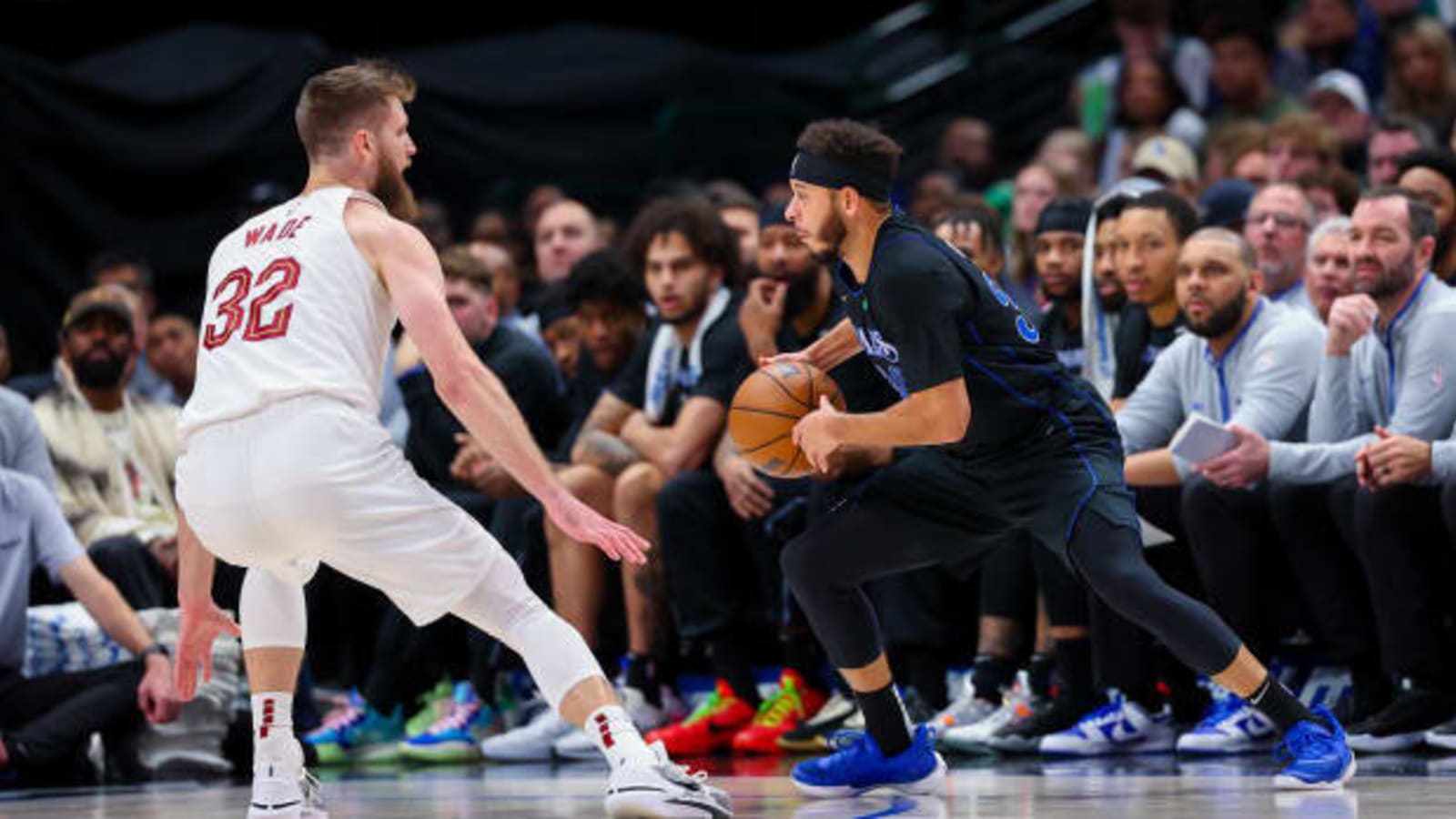 Mavs&#39; Curry &#39;Stays Ready’ with Season High