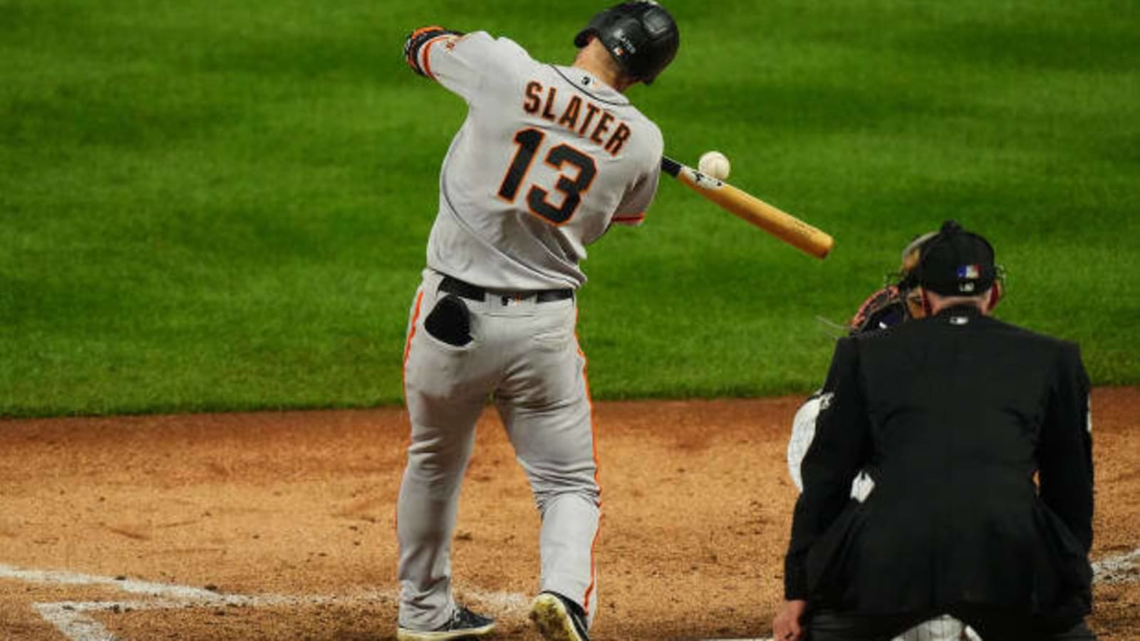 Report:  Giants agree to one-year extension with outfielder