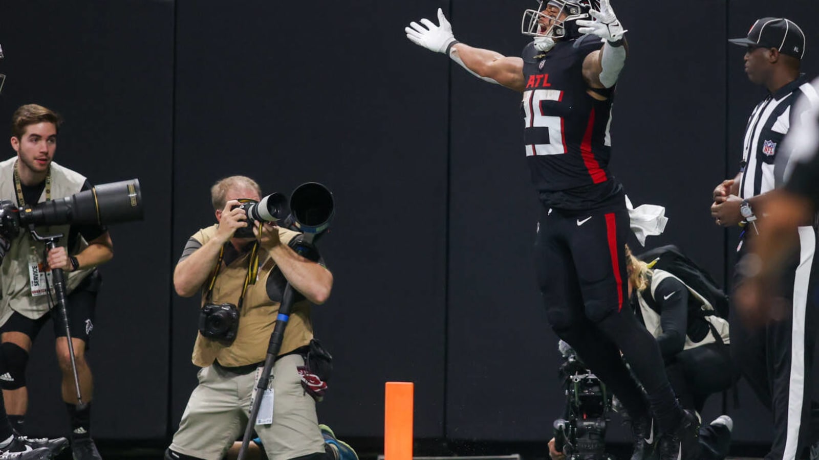 Watch: Tyler Allgeier Scores, Gives Falcons 20 Unanswered vs. Colts