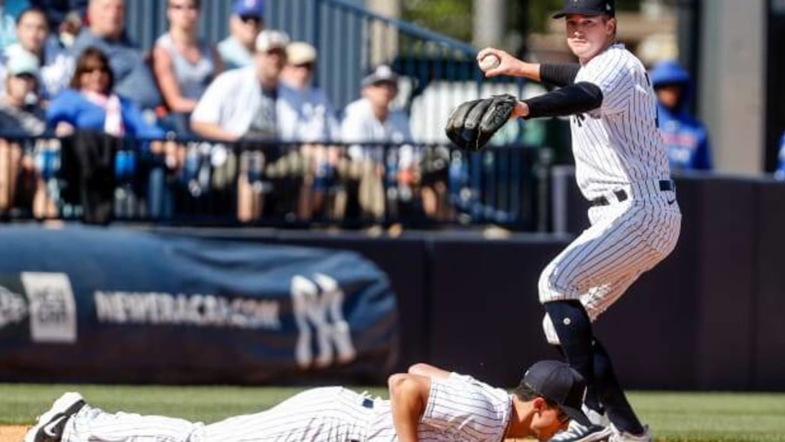 A&#39;s sign former  Giants, Yankees prospect to minor league deal