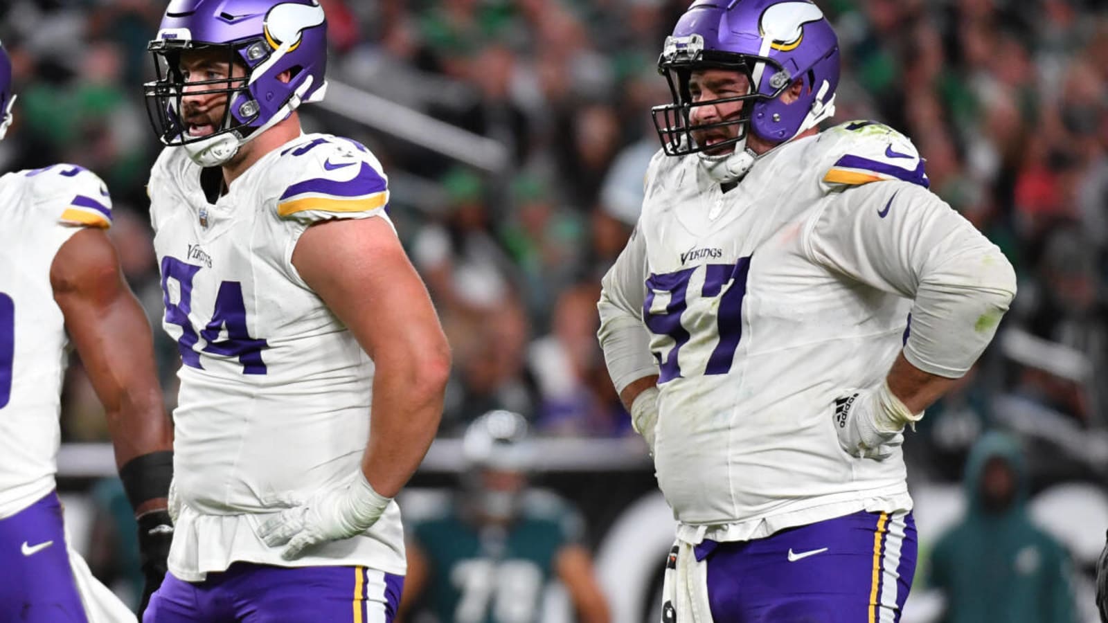 Vikings release veteran DT Dean Lowry, waive LB