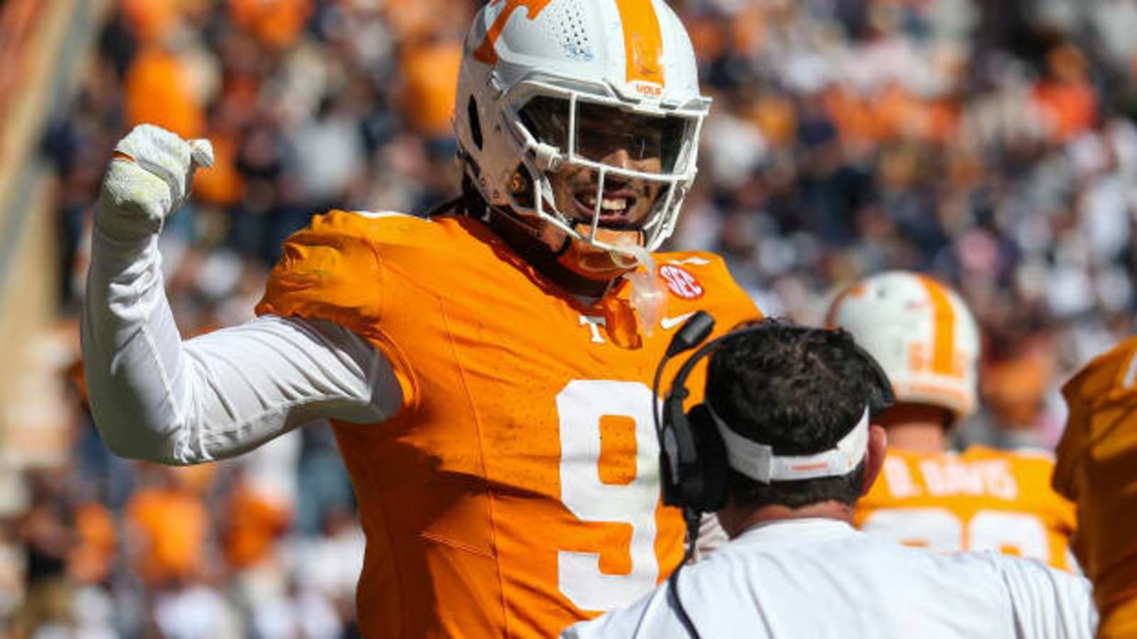 Ex-Tennessee Edge Officially Flips From Ole Miss