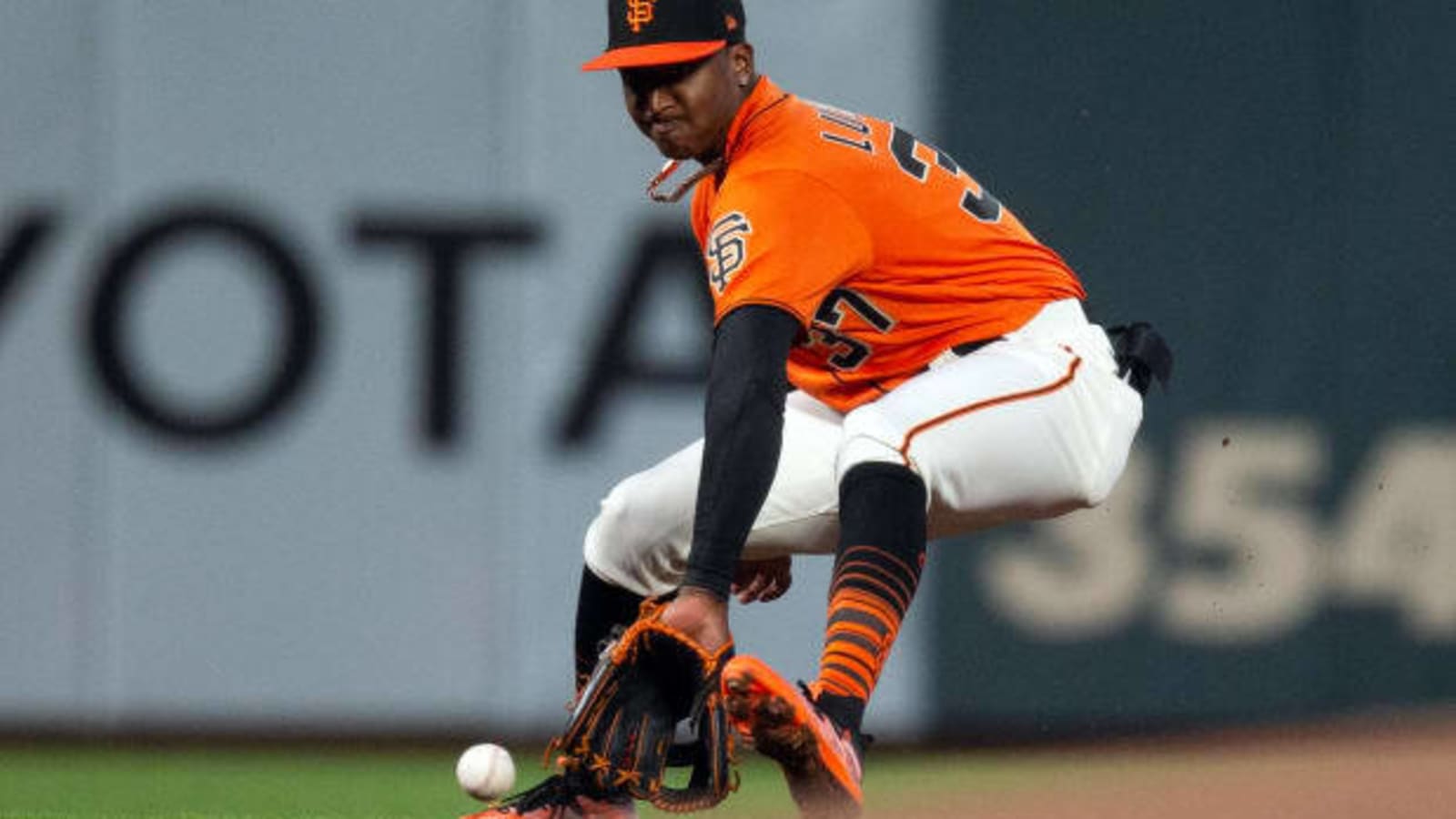 Report:  Giants not interested in two top free agent shortstops