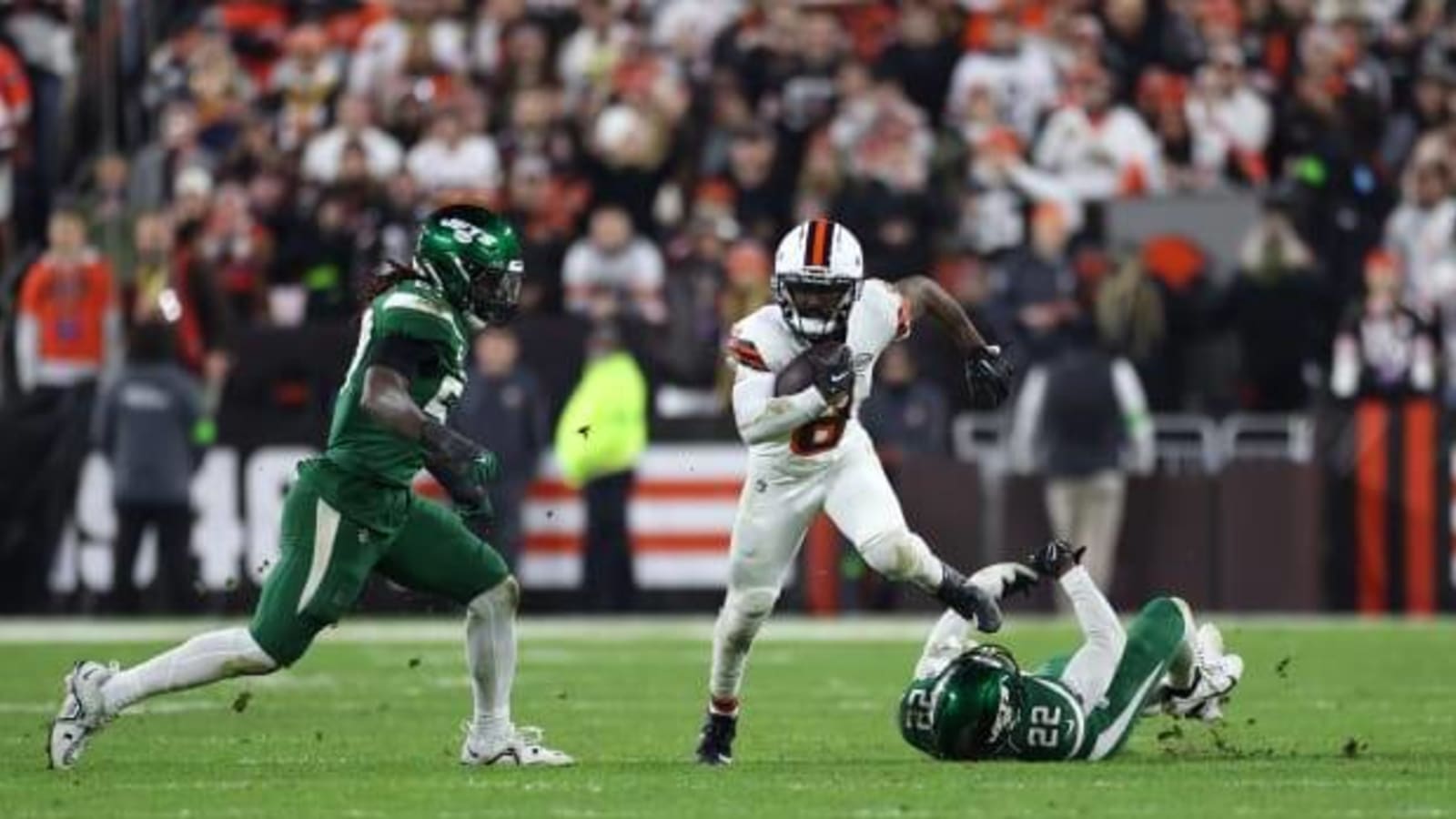 Former Ole Miss WR Elijah Moore Suffers Scary Injury on &#39;TNF&#39;