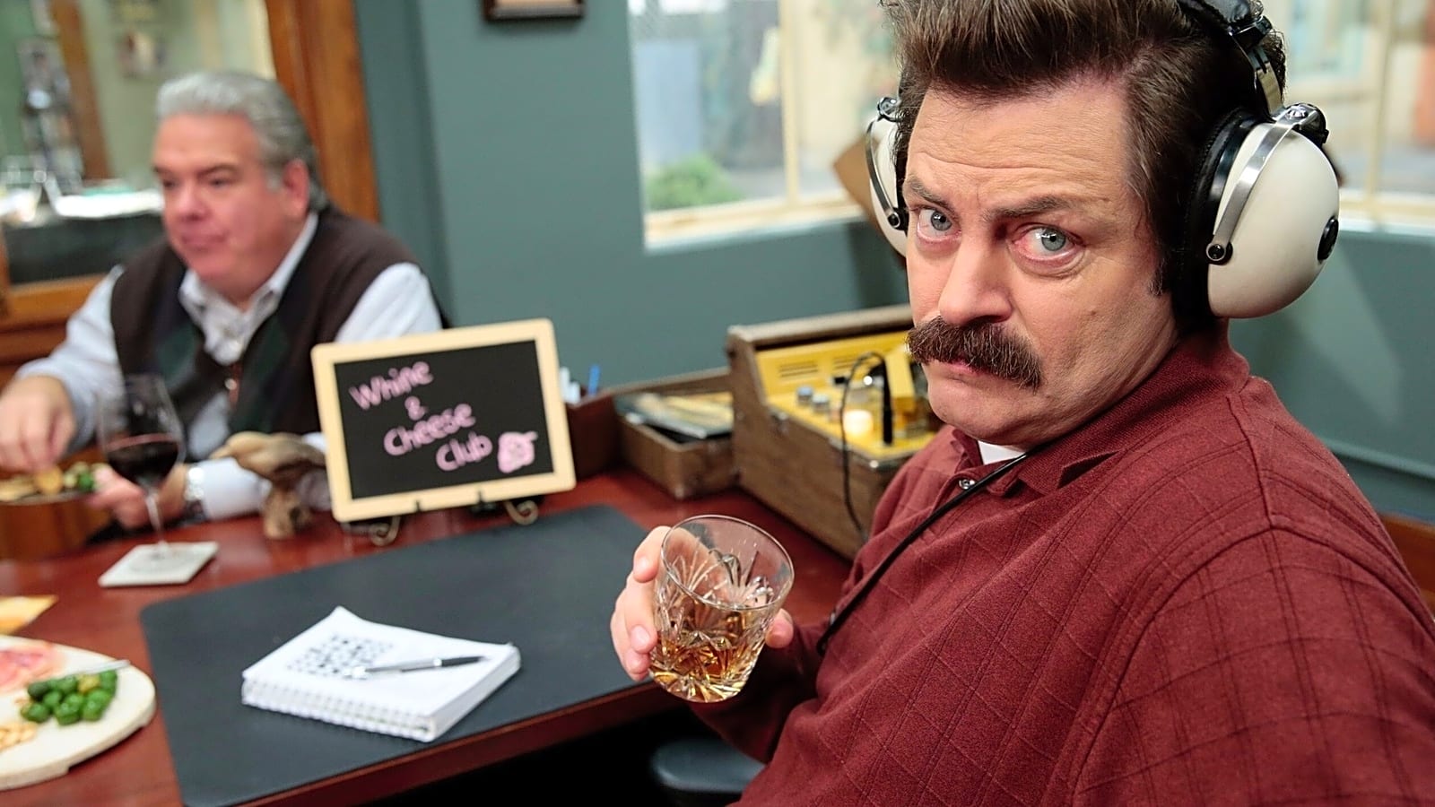 20 memorable running jokes from iconic TV sitcoms