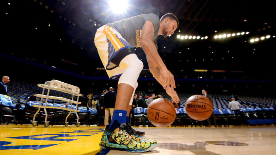 steph curry shoes tonight