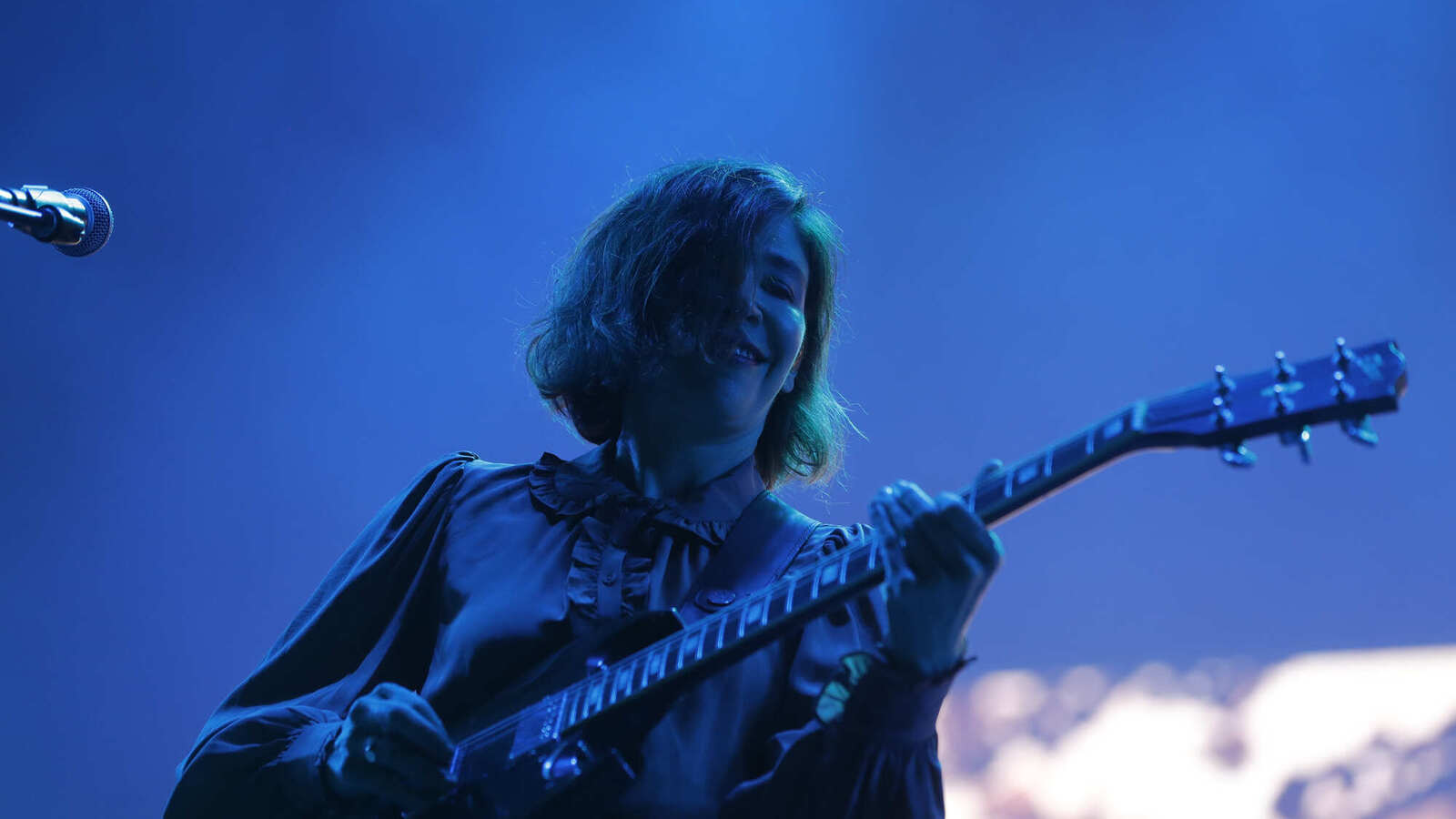 24 heavy bands with notable frontwomen