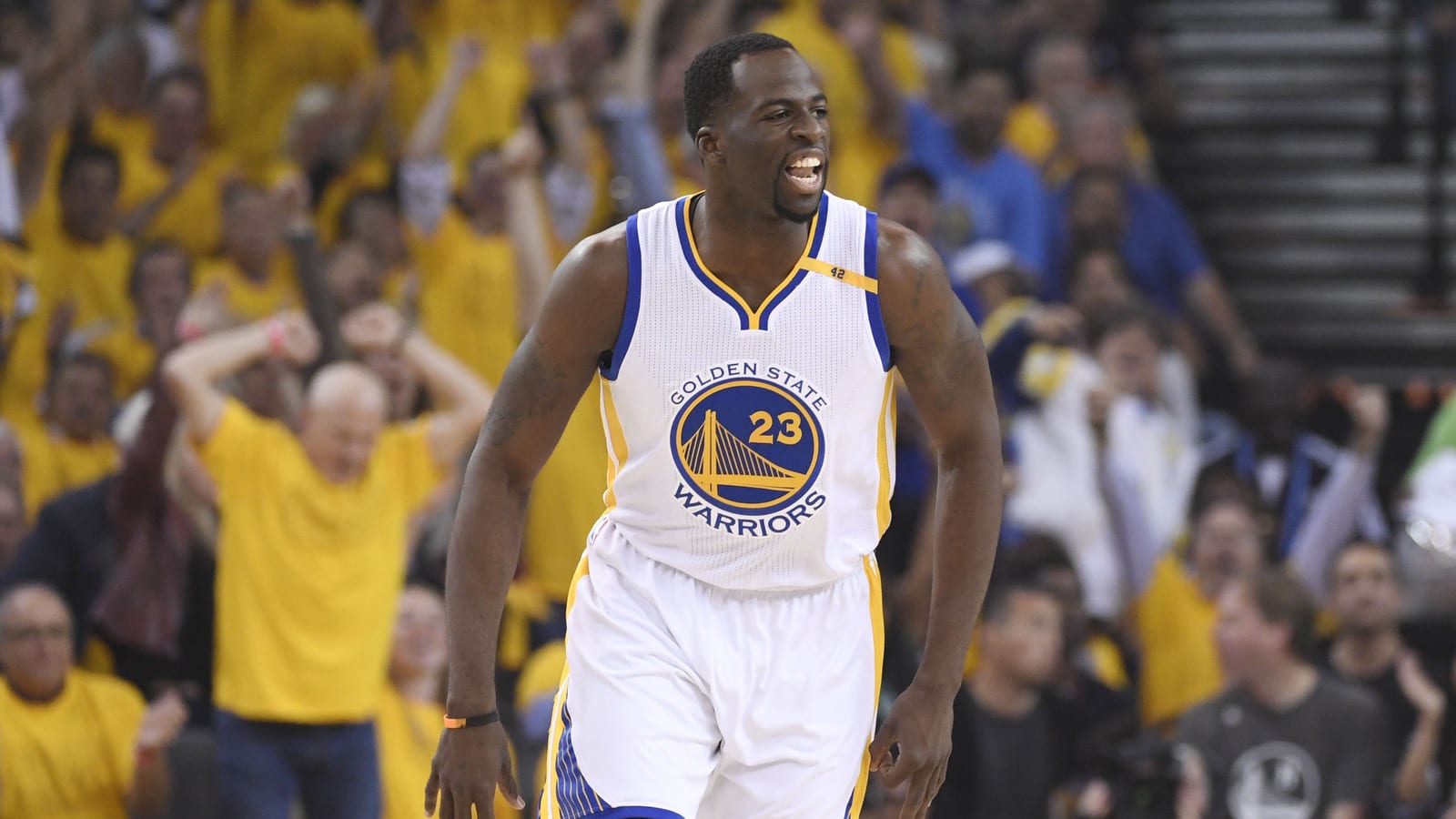 WATCH: Draymond Green catches upside down Klay Thompson in mid-air