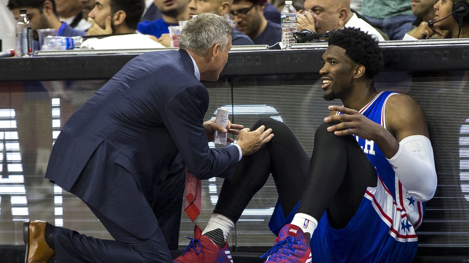 Box Score 10/27: Embiid, Banks, beer and bowl games