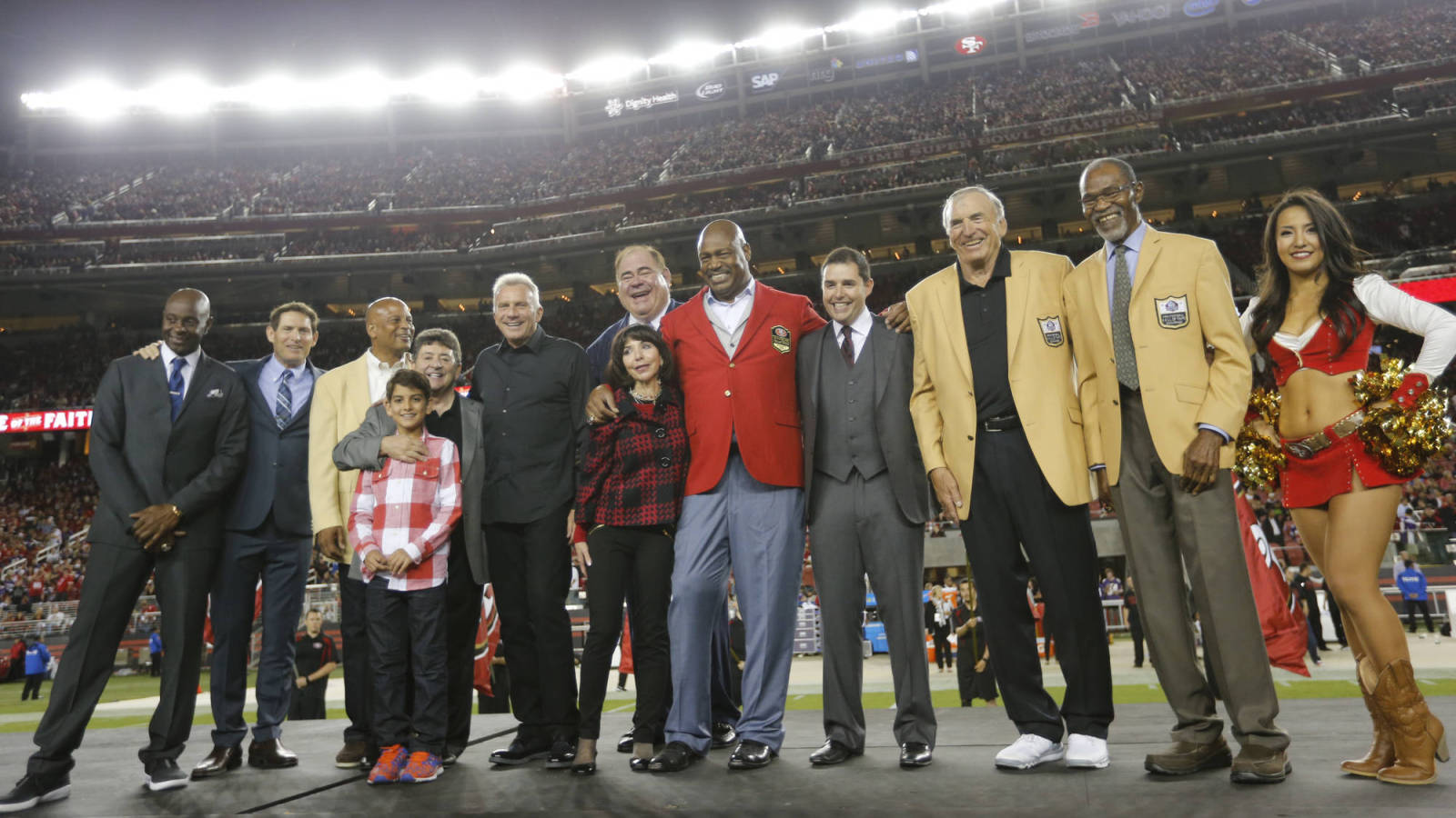 Lights at Levi's Stadium possibly hazardous to airplane safety 