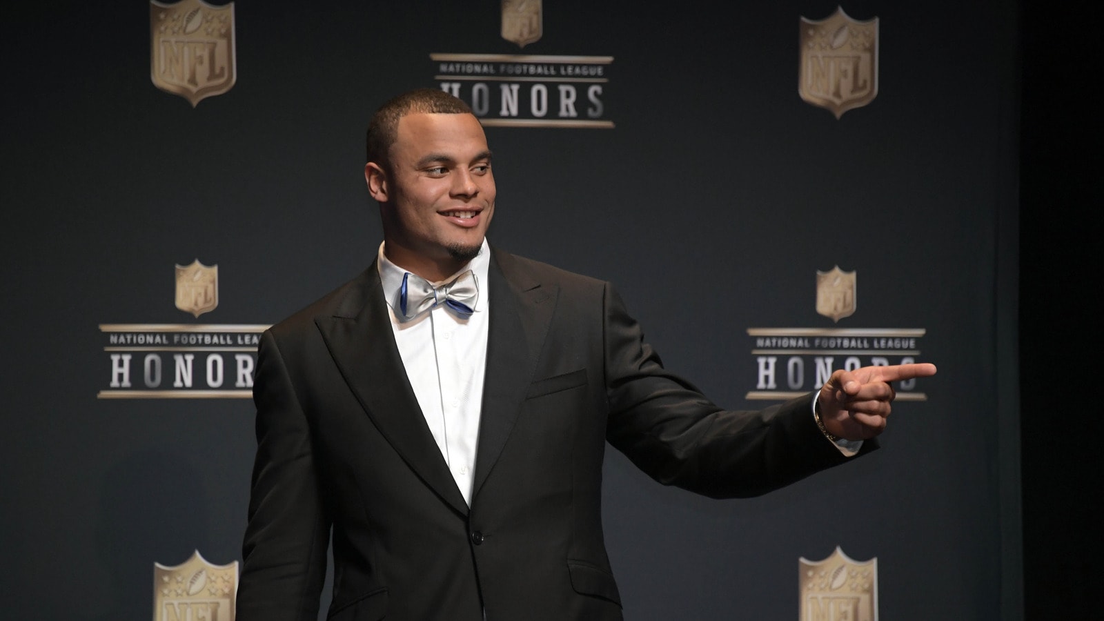 Dak Prescott throws shade at Ezekiel Elliott for doing ESPN's 'Body Issue'