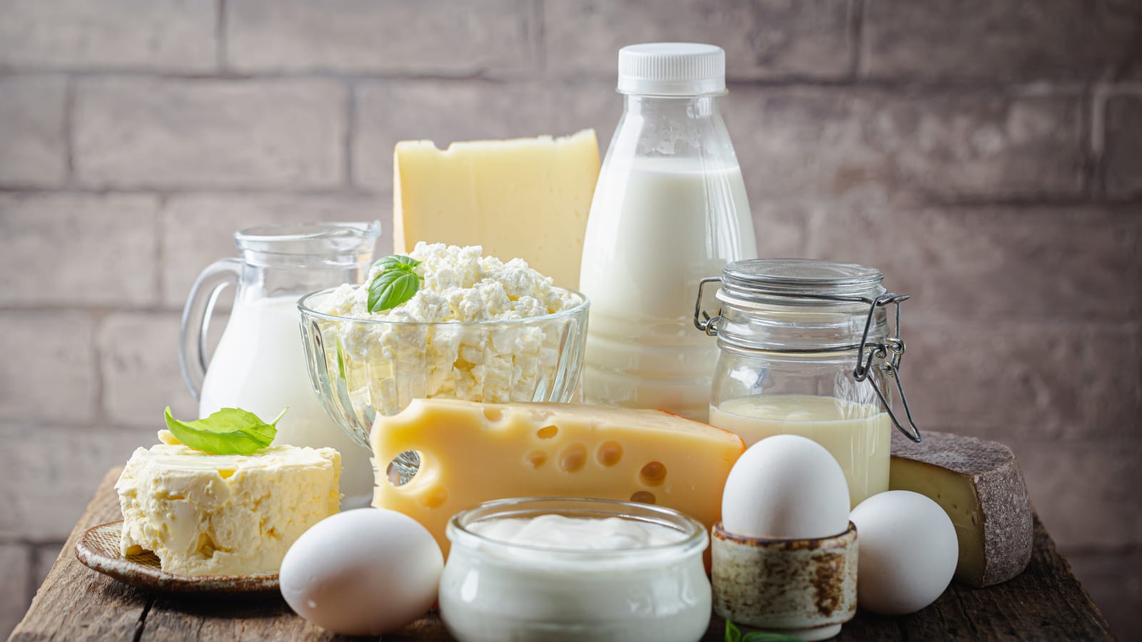 Foods high in fats that you should avoid and 12 that are fine to eat