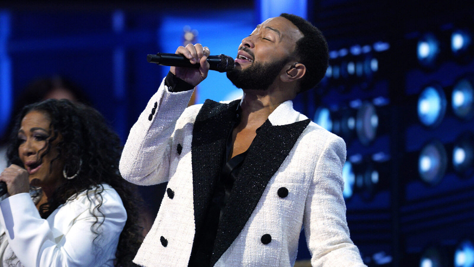 20 famous singers from the Midwest