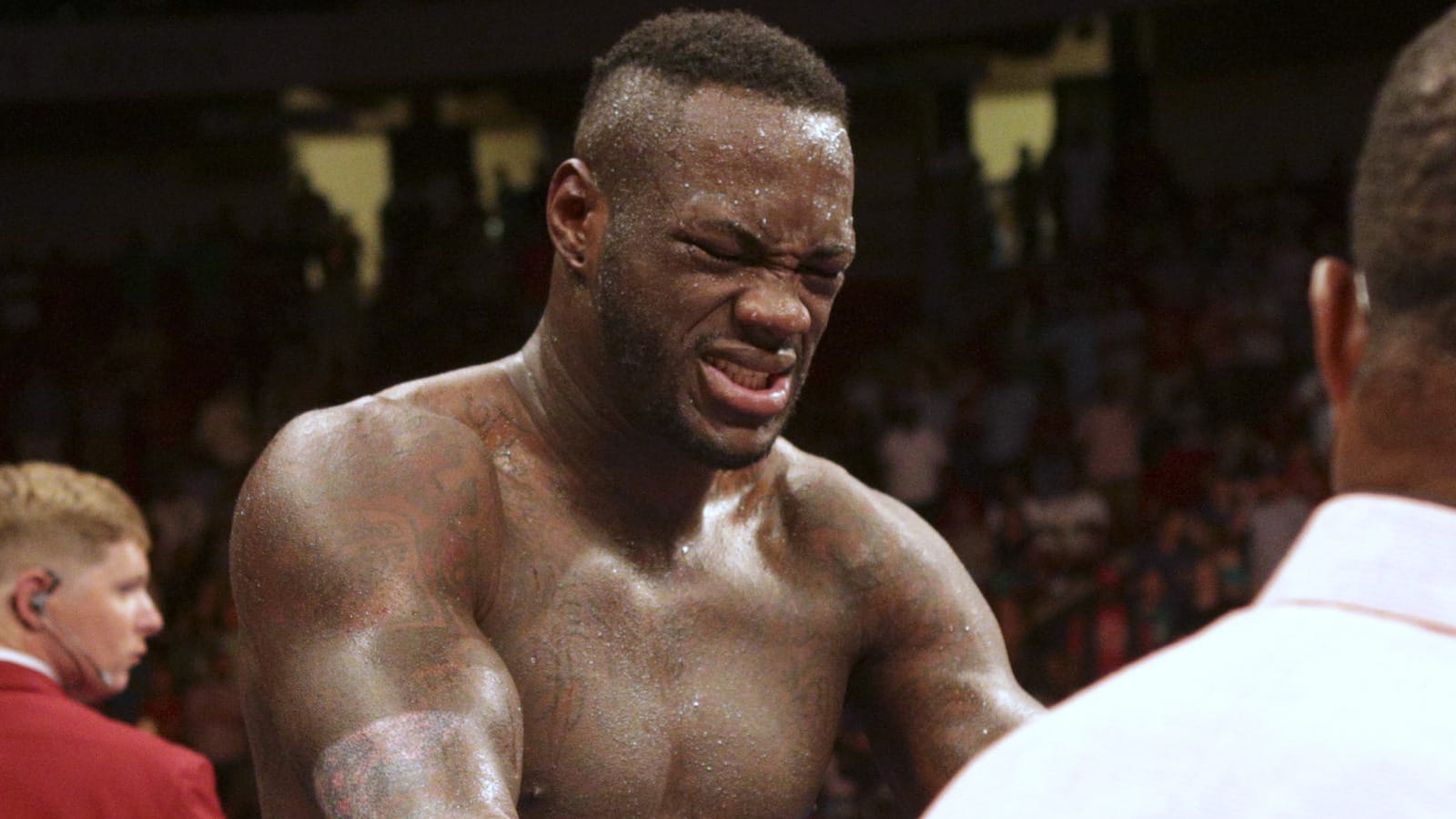 Deontay Wilder wins fight despite broken hand, torn biceps