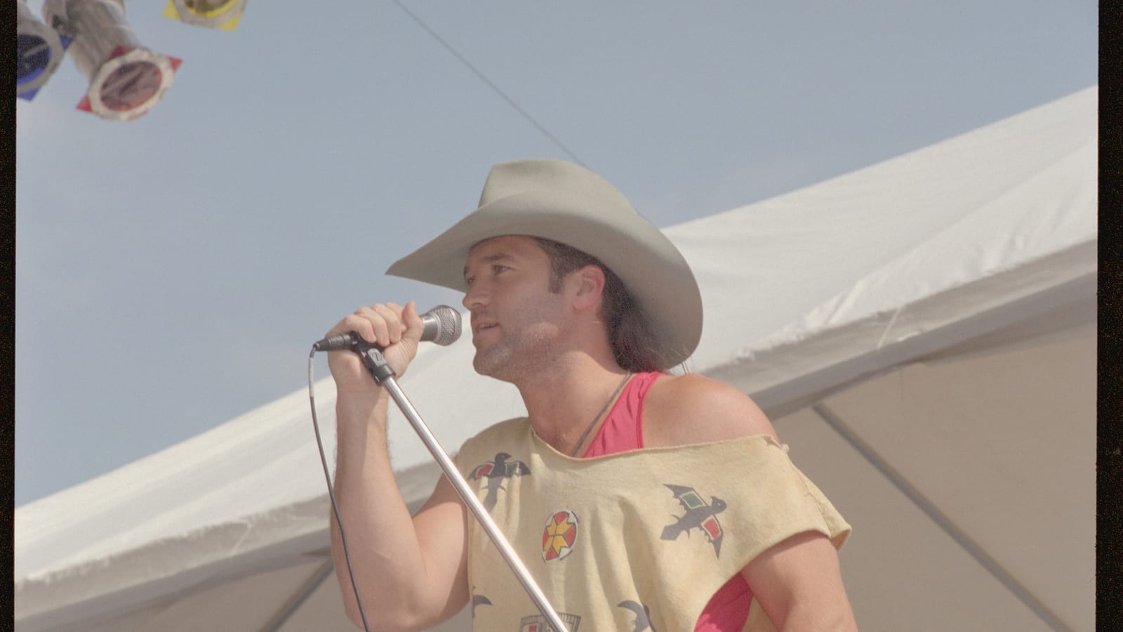 20 essential songs for your '90s country playlist