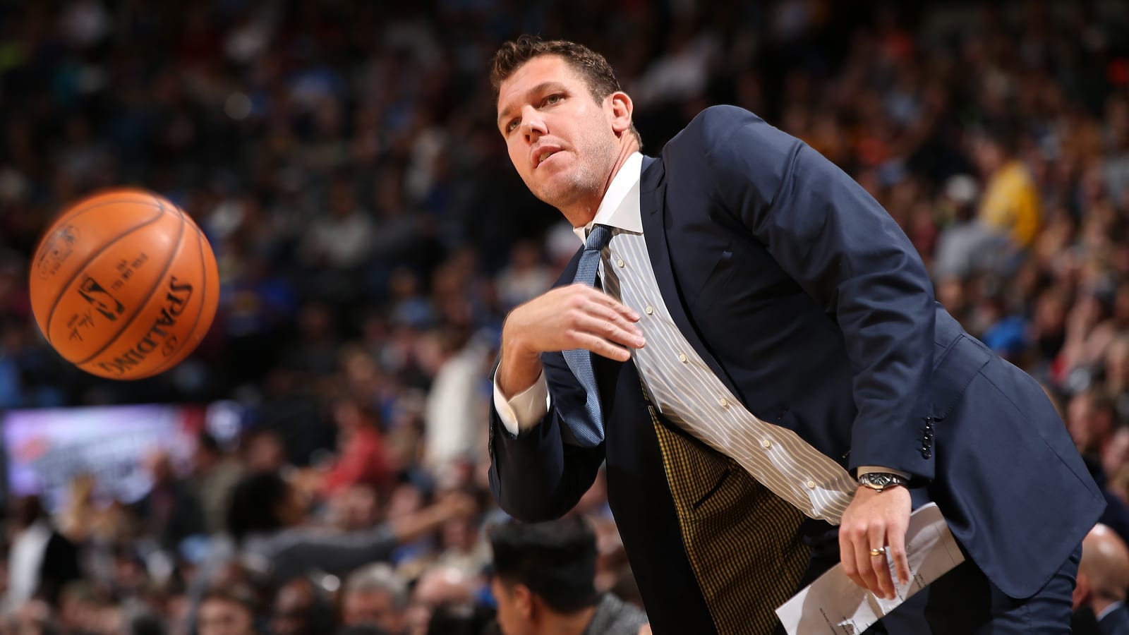 Warriors interim coach Luke Walton's car stolen in Oakland