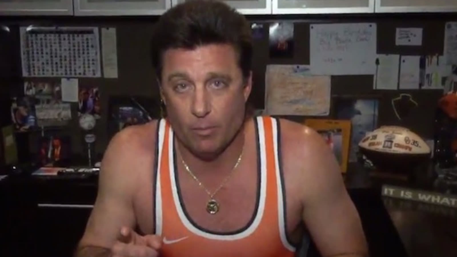 Mike Gundy dons wrestling singlet to promote Oklahoma St. match