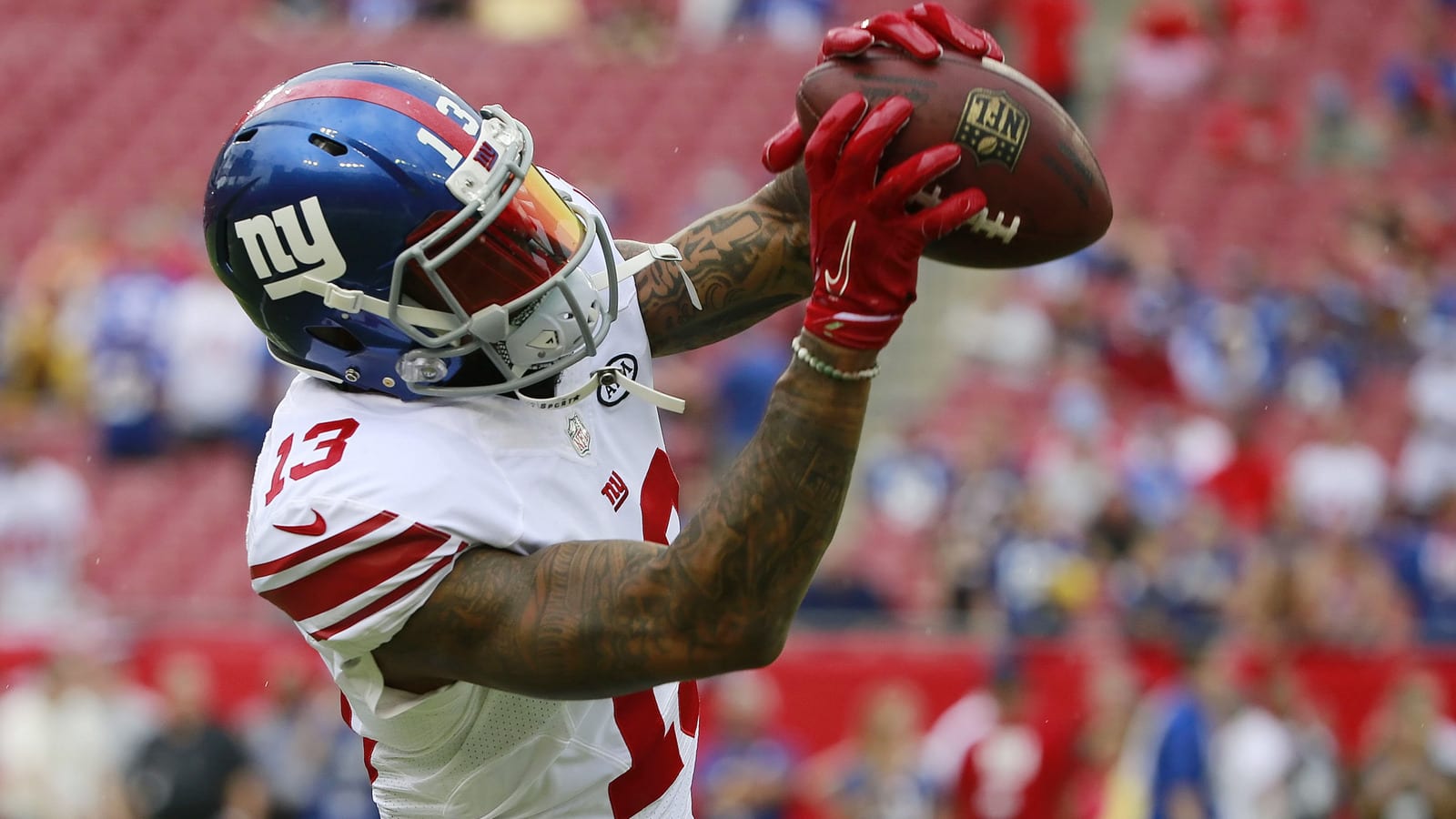 Odell Beckham Jr. and Hakeem Nicks broke the ice by measuring hand size