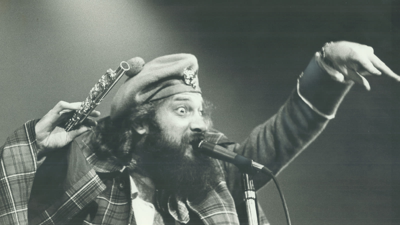Musical acts that regularly utilized unusual instruments