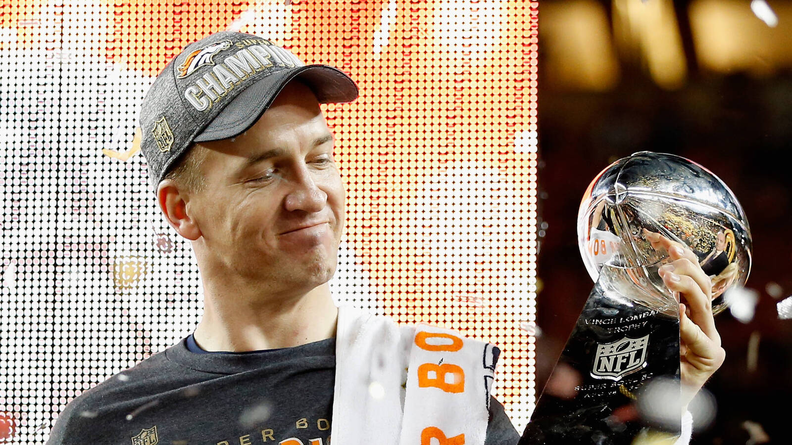 Vick to Johnny U: Best free-agent QB signings in NFL history