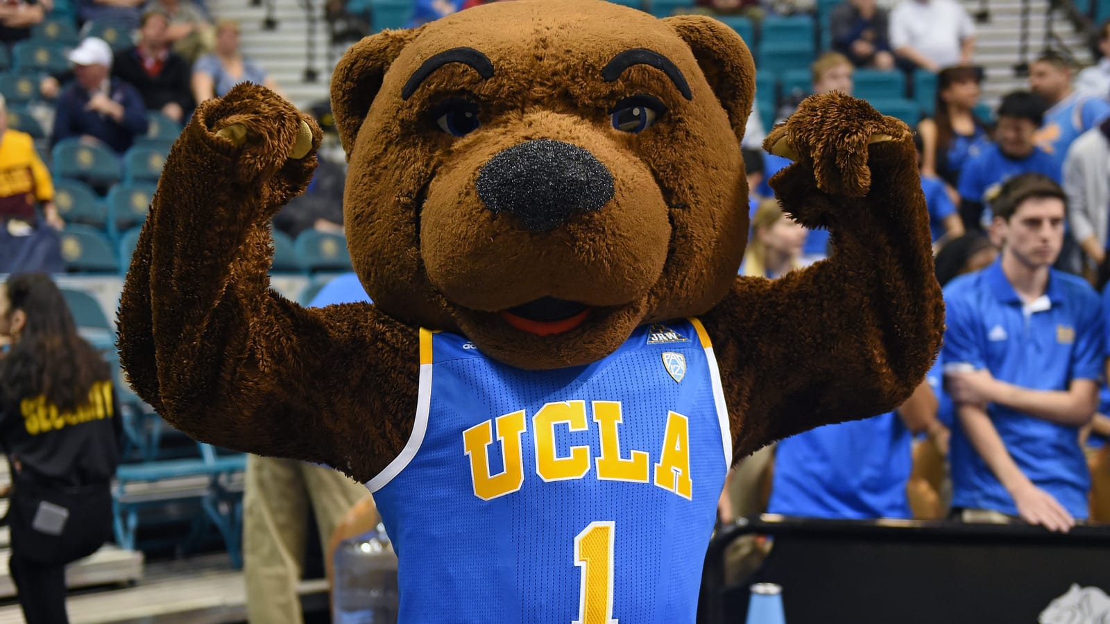 UCLA mascot tries risque move to distract Oregon free-throw shooter