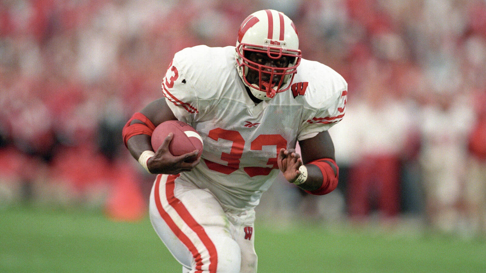 The 25 best players in Wisconsin football history