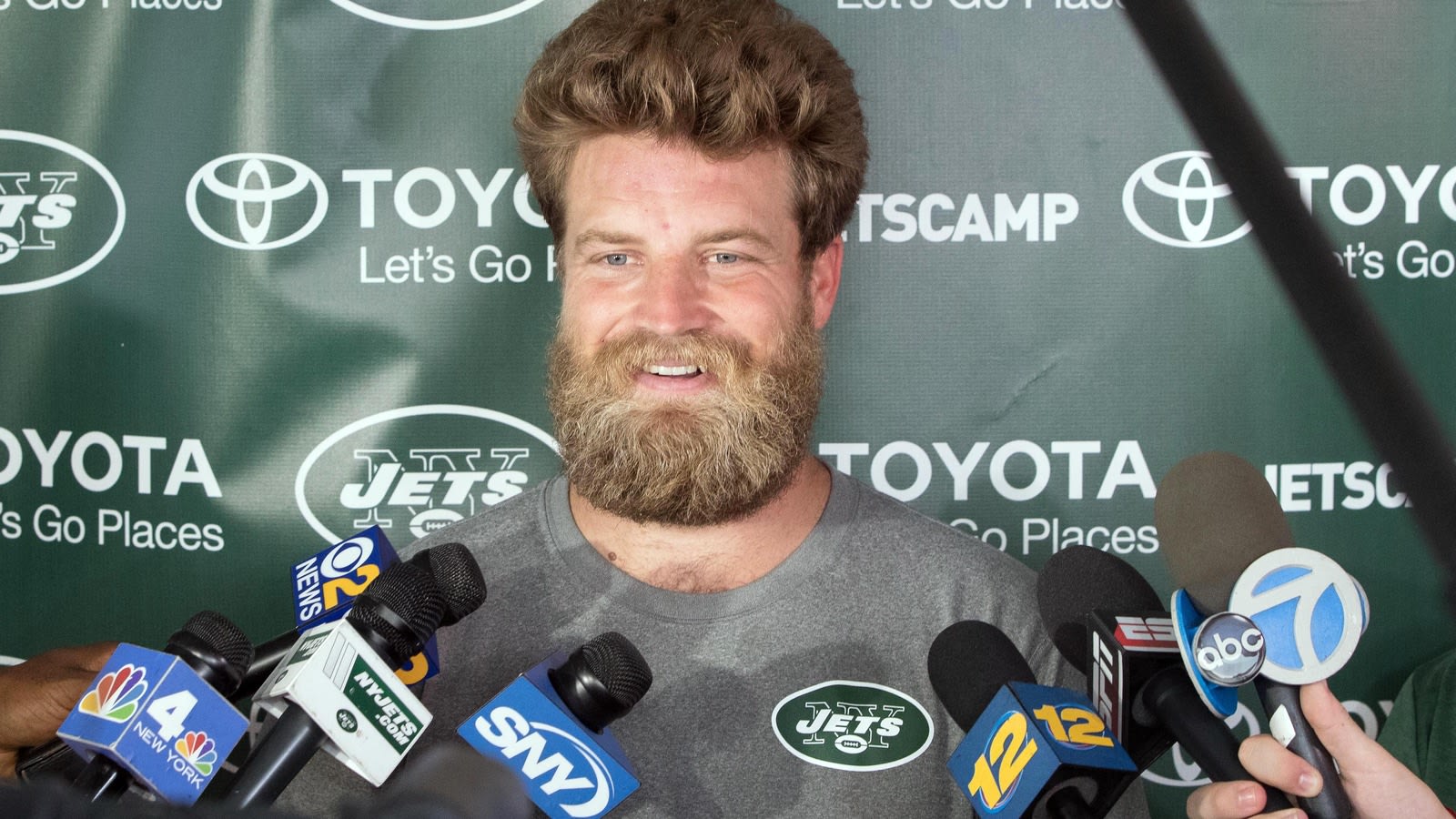 Ryan Fitzpatrick practically unrecognizable without signature beard