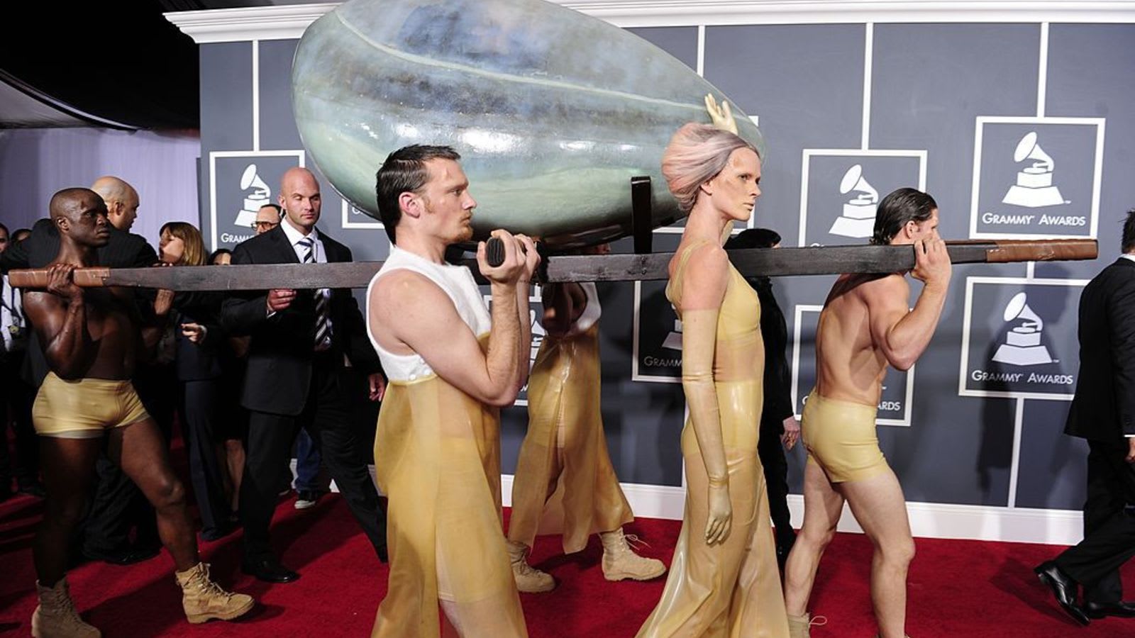 25 most scandalous/controversial looks from Grammys past