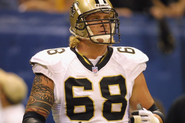 2001: Kyle Turley protects his quarterback