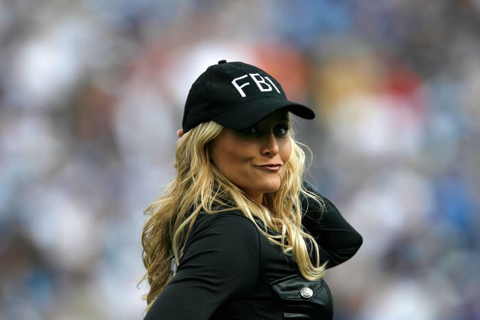 Cheerleader FBI agent