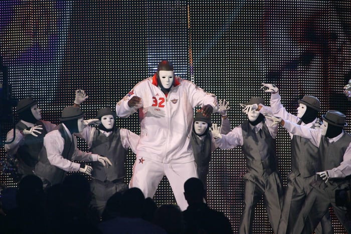 Walks out with Jabbawockeez 2009 All Star Game