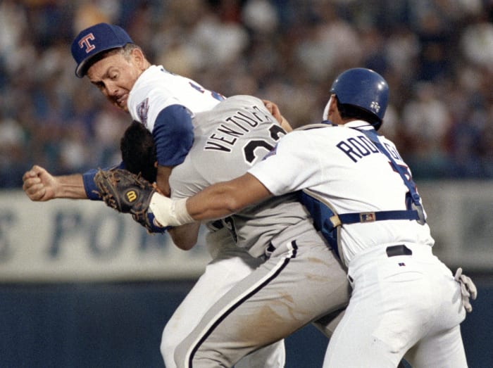 1993: Nolan Ryan puts Robin Ventura in a headlock
