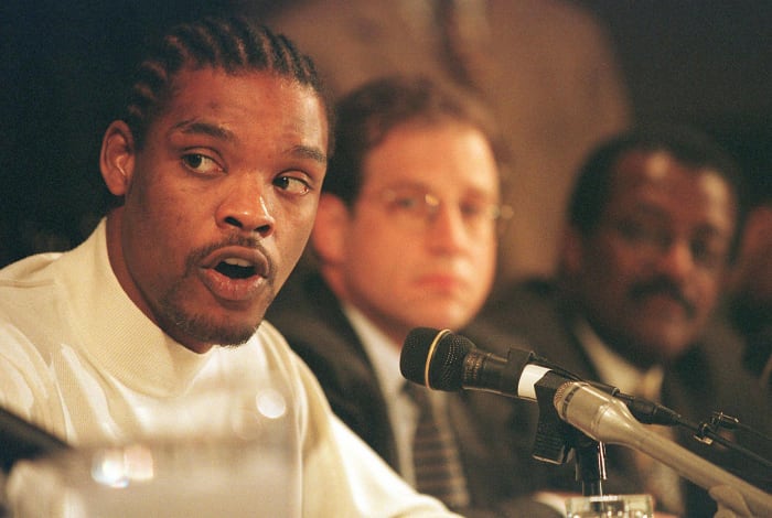 1997: Latrell Sprewell chokes P.J. Carlesimo