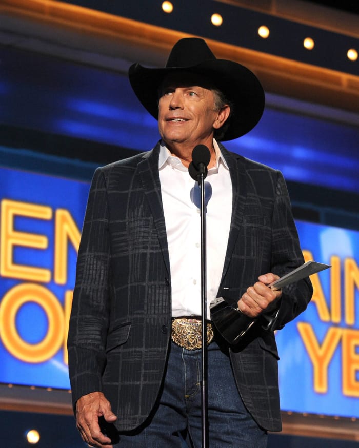 George Strait wins Entertainer of the Year right after his last concert