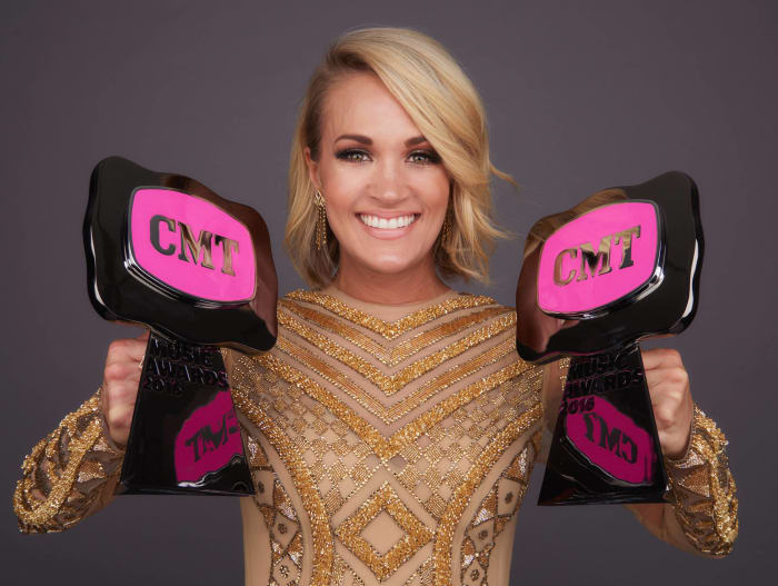 Carrie Underwood - 25 wins