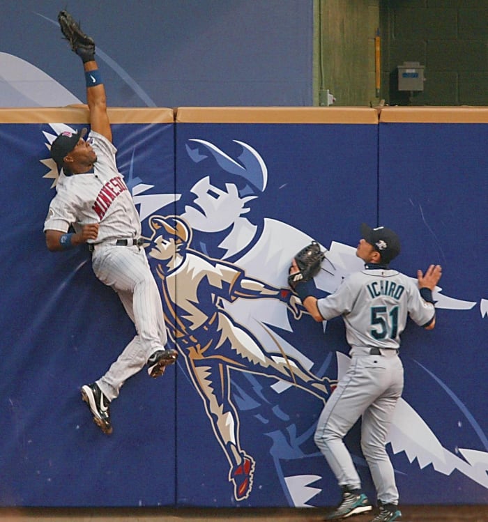 2002: Torii Hunter robs Barry Bonds