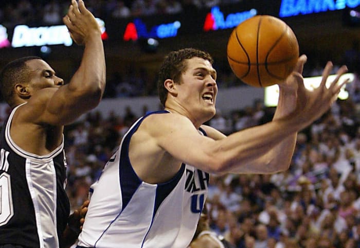 Raef LaFrentz to the Mavericks