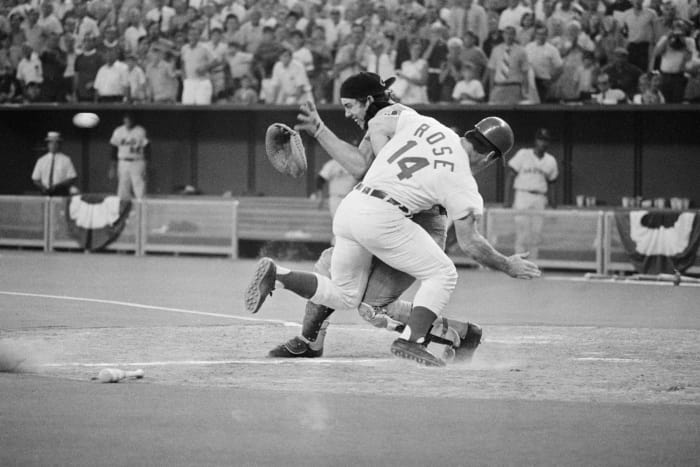 1970: Pete Rose plows into Ray Fosse
