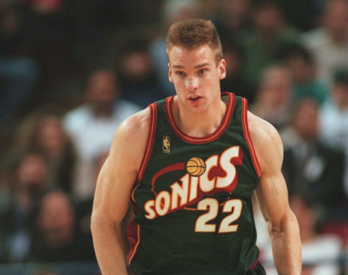 1996: SuperSonics sign Jim McIlvaine for seven years, $33.6 million