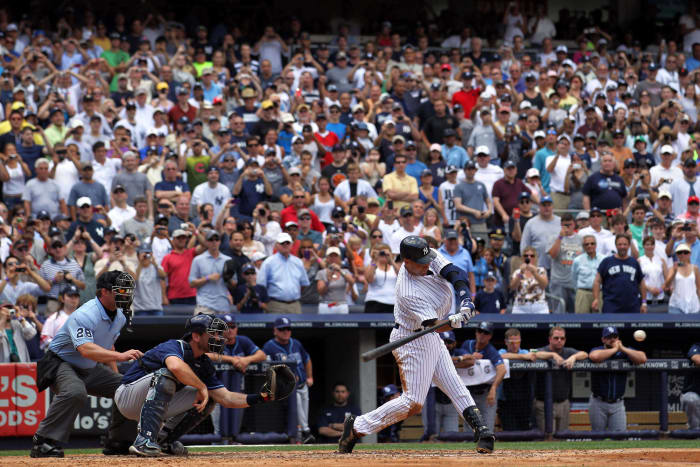 2011: Jeter gets his 3,000th hit