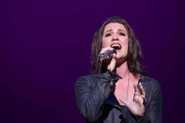 Carrie Manolakos - "Creep"