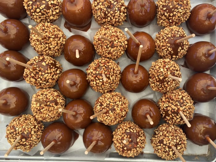 Chocolate caramel-coated apples