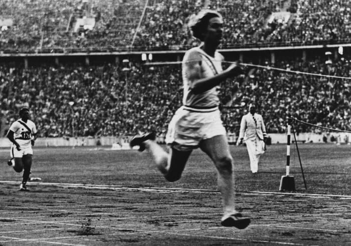 1936: Helen Stephens