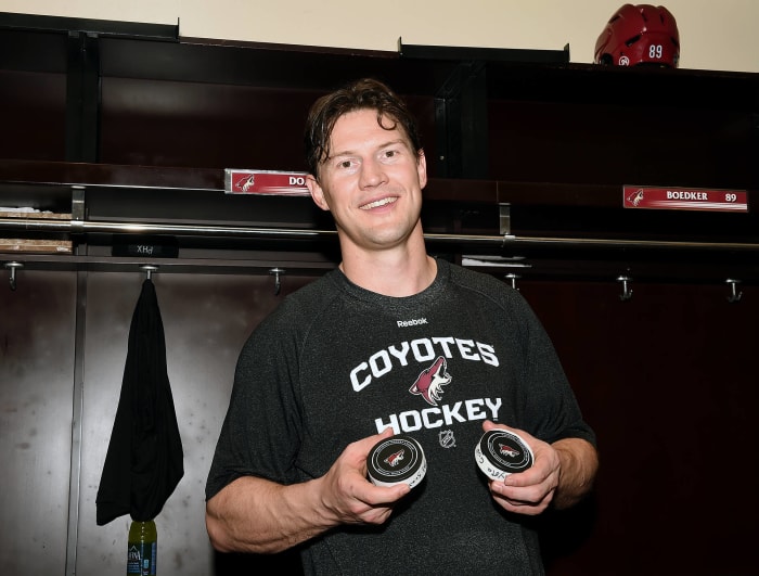 Doan passes Hawerchuk